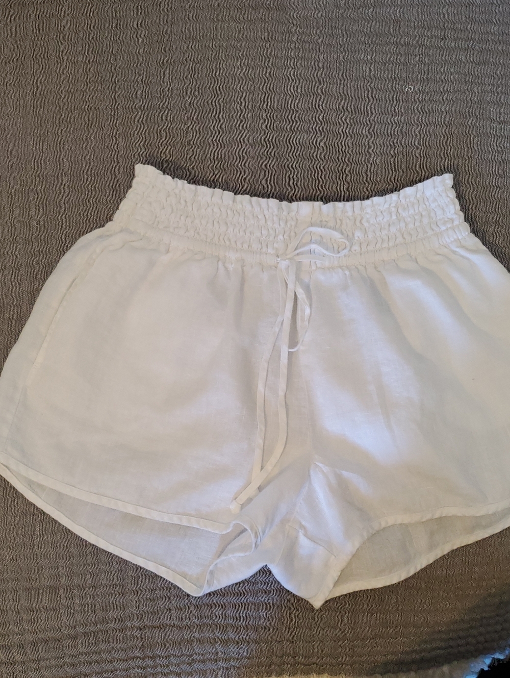 Cloth & Stone White Smocked Elastic Waist Shorts Large